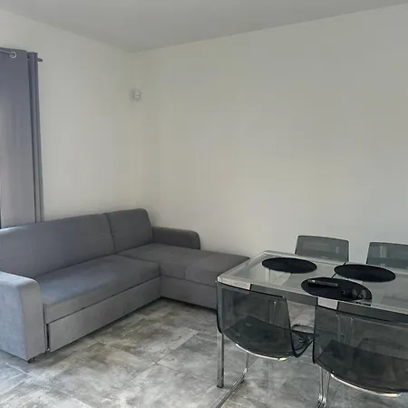 U Adama I Ewy Kamyczkowa غونسكي