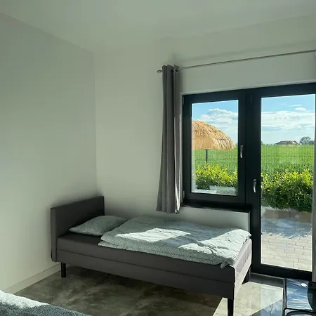 U Adama I Ewy Kamyczkowa * غونسكي