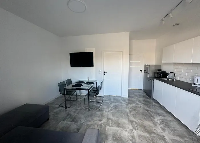 U Adama I Ewy Kamyczkowa Гонски